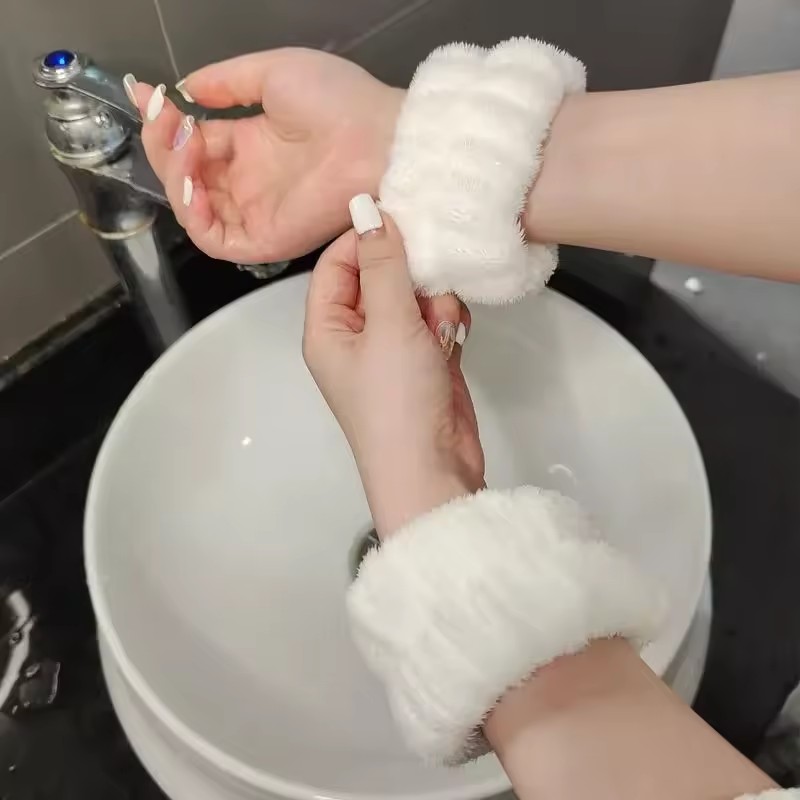 ชุดแฟชั่น 2 ชิ้น ผ้าคาดศีรษะแล - Wristband Pair Sweat บทวิจารณ์และราคา